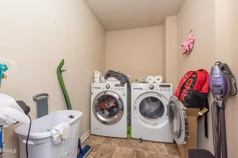 753 22nd Ave E, Dickinson, ND 58601 photo 9