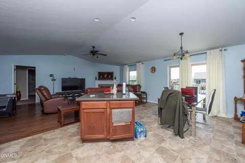 753 22nd Ave E, Dickinson, ND 58601 photo 14