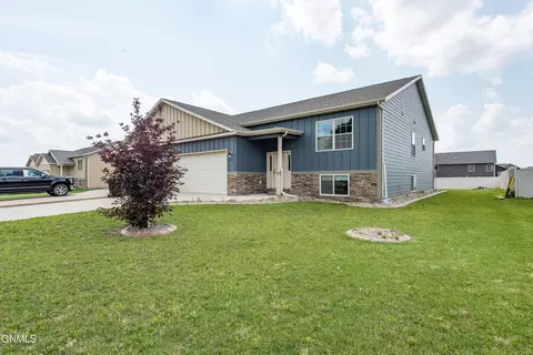 753 22nd Ave E, Dickinson, ND 58601