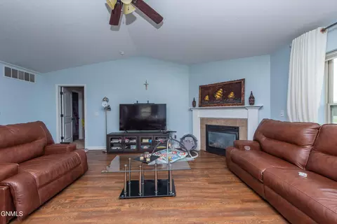 753 22nd Ave E, Dickinson, ND 58601 photo 18