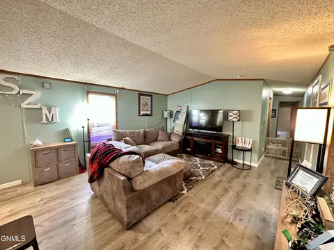 3218 21st Ave W, Williston, ND 58801 photo 11