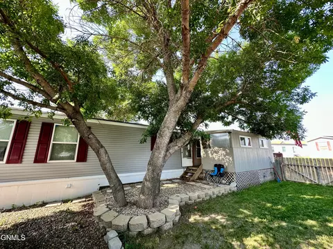 3218 21st Ave W, Williston, ND 58801
