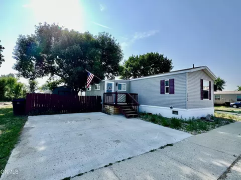 3218 21st Ave W, Williston, ND 58801 photo 2