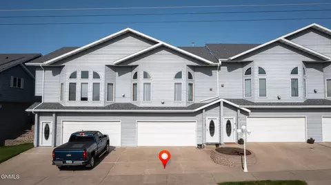 1742 26th St, Bismarck, ND 58501