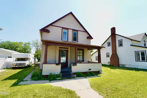 615 5th Ave SE, Jamestown, ND 58401