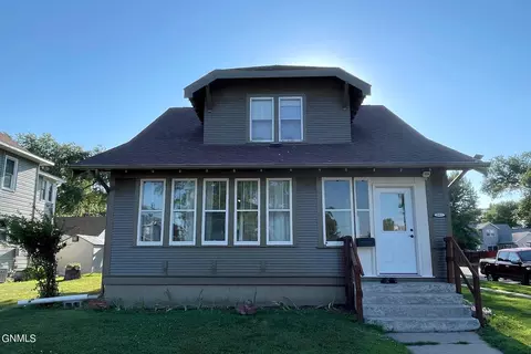 502 3rd Ave SW, Jamestown, ND 58401