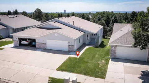 209 Aspen Ave, Bismarck, ND 58503