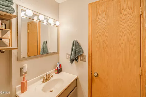 426 E Capitol Ave, Bismarck, ND 58501 photo 12