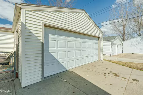 426 E Capitol Ave, Bismarck, ND 58501 photo 3