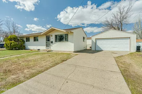 426 E Capitol Ave, Bismarck, ND 58501 photo 2