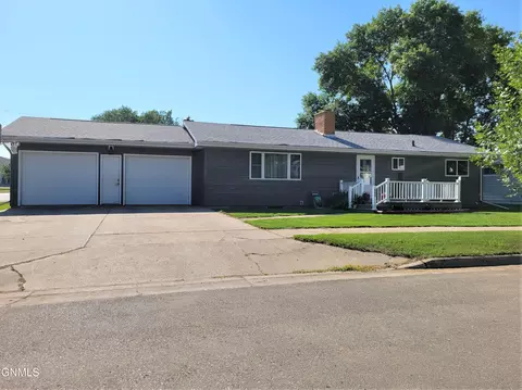 603 1st St NE, Garrison, ND 58540