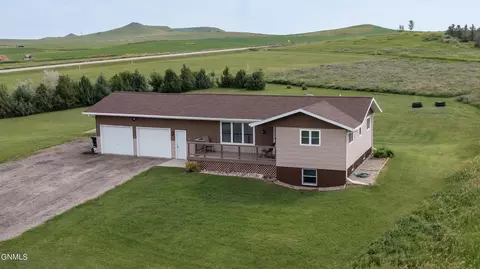 823 1st St NE, Linton, ND 58552