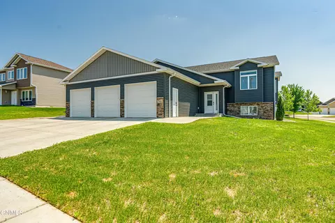 749 Walter Way, Bismarck, ND 58503