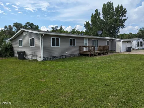 115 Riverdale Ave, Mandan, ND 58554