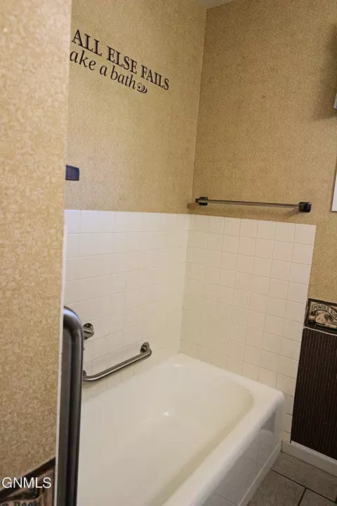 1510 9th Ave W, Williston, ND 58801 photo 22