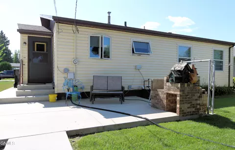1510 9th Ave W, Williston, ND 58801 photo 4