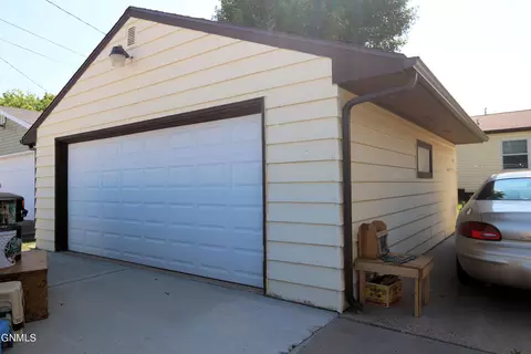 1510 9th Ave W, Williston, ND 58801 photo 9