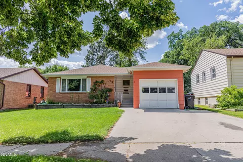 1418 16th St, Bismarck, ND 58501