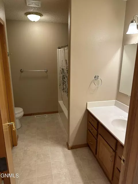 726 Brome Loop, Bismarck, ND 58503 photo 11
