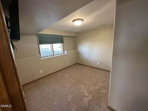726 Brome Loop, Bismarck, ND 58503 photo 22