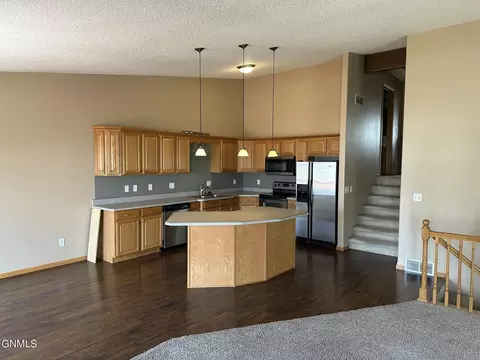 726 Brome Loop, Bismarck, ND 58503 photo 8