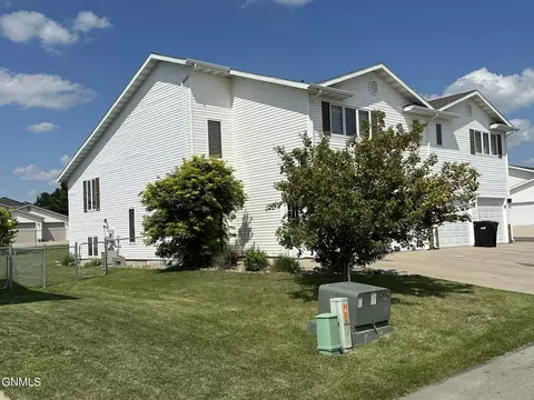726 Brome Loop, Bismarck, ND 58503 photo 2