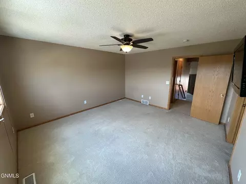 726 Brome Loop, Bismarck, ND 58503 photo 15
