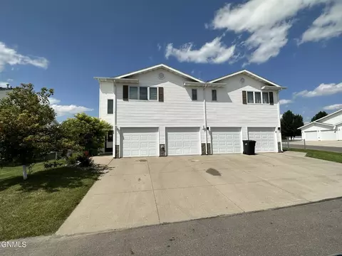 726 Brome Loop, Bismarck, ND 58503