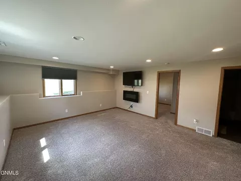 726 Brome Loop, Bismarck, ND 58503 photo 21