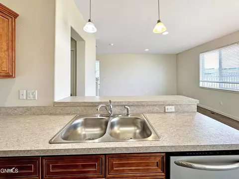 2806 28th St W, Williston, ND 58801 photo 29