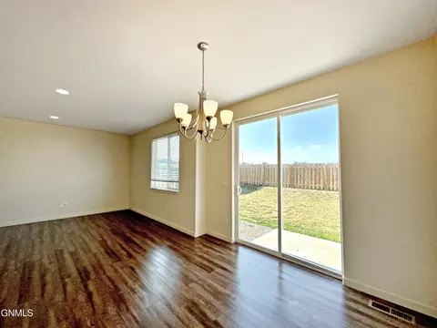 2806 28th St W, Williston, ND 58801 photo 21