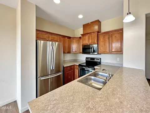 2806 28th St W, Williston, ND 58801 photo 25