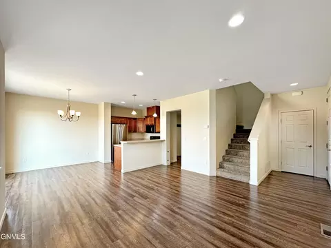 2806 28th St W, Williston, ND 58801 photo 17