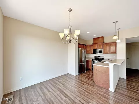 2806 28th St W, Williston, ND 58801 photo 18