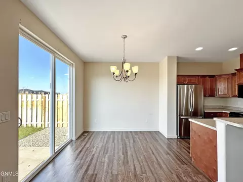 2806 28th St W, Williston, ND 58801 photo 16
