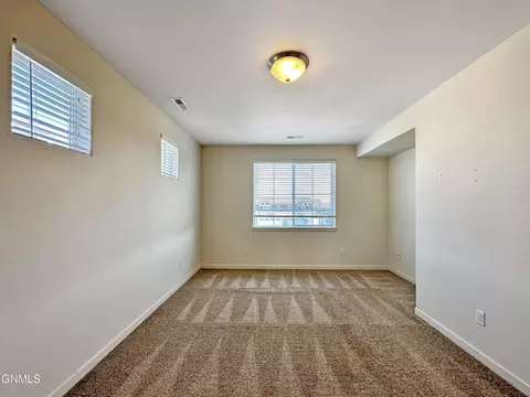 2806 28th St W, Williston, ND 58801 photo 39