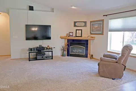 330 Calgary Ave, Bismarck, ND 58503 photo 10