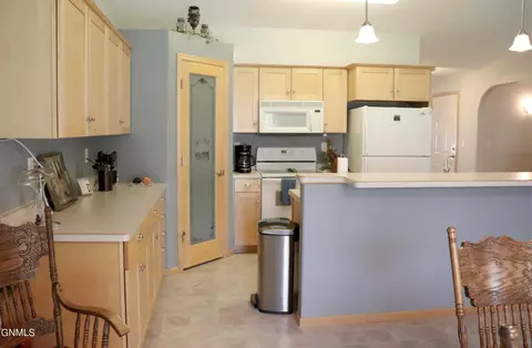 330 Calgary Ave, Bismarck, ND 58503 photo 6