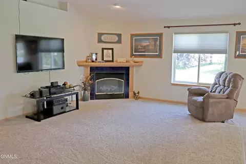 330 Calgary Ave, Bismarck, ND 58503 photo 12