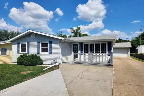 1402 6th Ave NW, Mandan, ND 58554