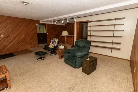 2003 Thompson St, Bismarck, ND 58501 photo 26