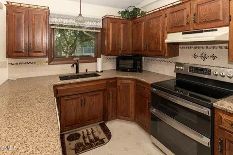 2003 Thompson St, Bismarck, ND 58501 photo 14