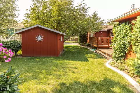 2003 Thompson St, Bismarck, ND 58501 photo 34