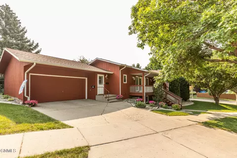2003 Thompson St, Bismarck, ND 58501