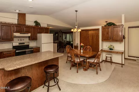 2003 Thompson St, Bismarck, ND 58501 photo 12