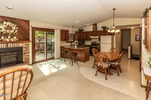 2003 Thompson St, Bismarck, ND 58501 photo 4