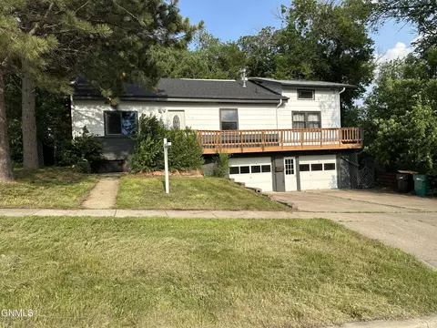 415 N Bell St, Bismarck, ND 58501