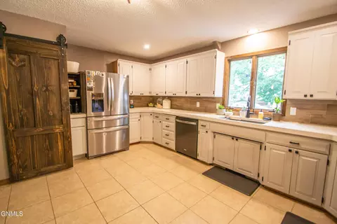 2417 Boulevard Ave E, Bismarck, ND 58501 photo 29