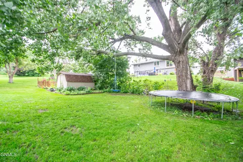 2417 Boulevard Ave E, Bismarck, ND 58501 photo 11