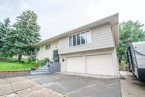 2417 Boulevard Ave E, Bismarck, ND 58501 photo 2